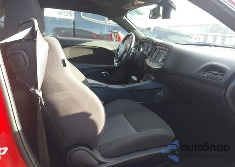 2022 Dodge Challenger Gt z USA, uszkodzony, nr VIN 2C3CDZJG6NH249587